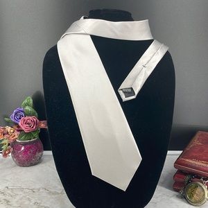 Silver, Arrow Necktie 100% Silk